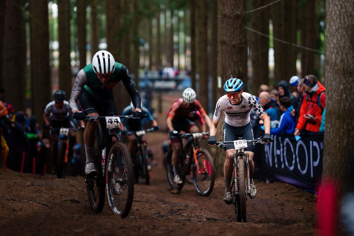 Bike Team Solothurn auf Waldstrecke